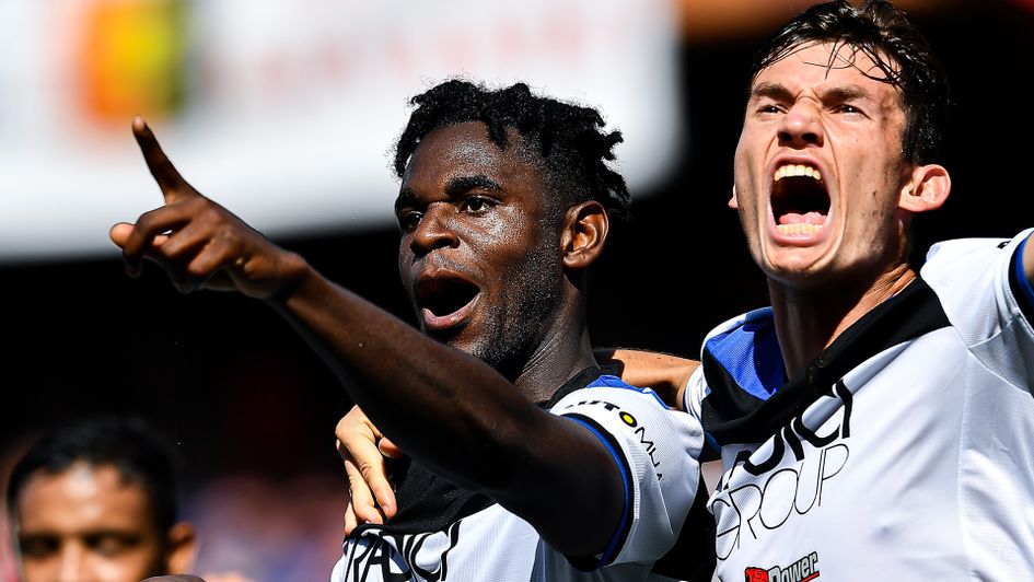 Duvan Zapata (left) and Marten De Roon celebrate Atalanta's winner