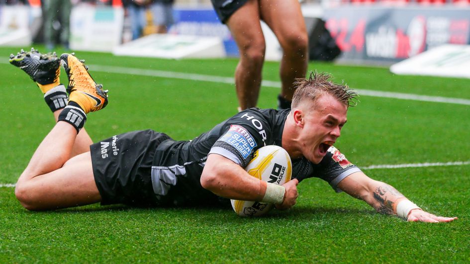 Lewis Tierney scores a try