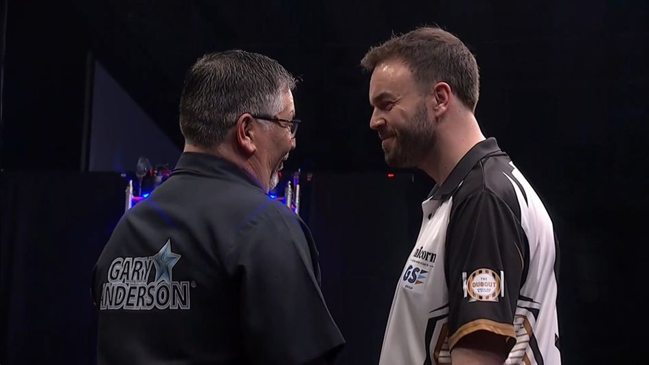 Gary Anderson beat Ross Smith