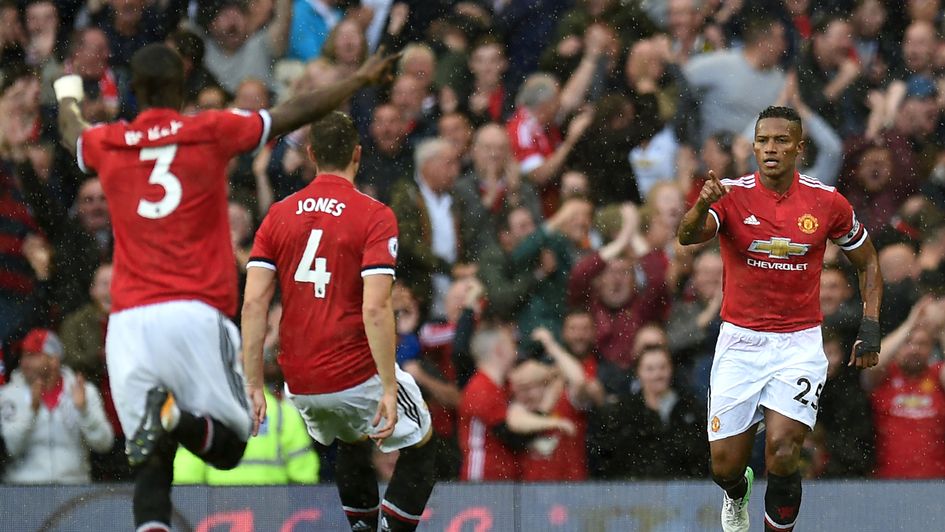 Antonio Valencia celebrates