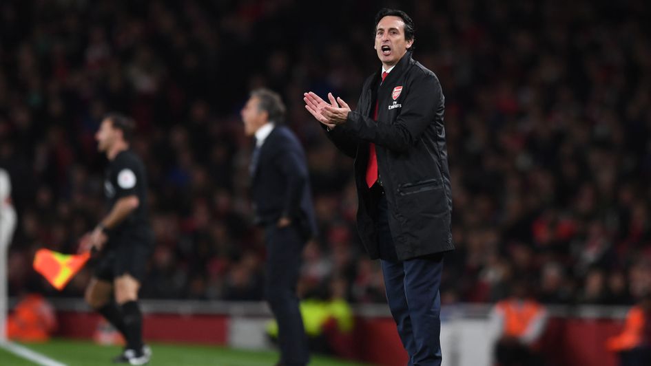 Arsenal manager Unai Emery encourages his team