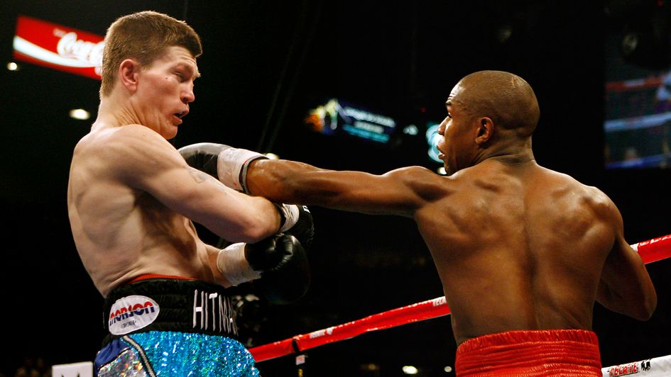 Hatton (L) lost to Mayweather a decade ago