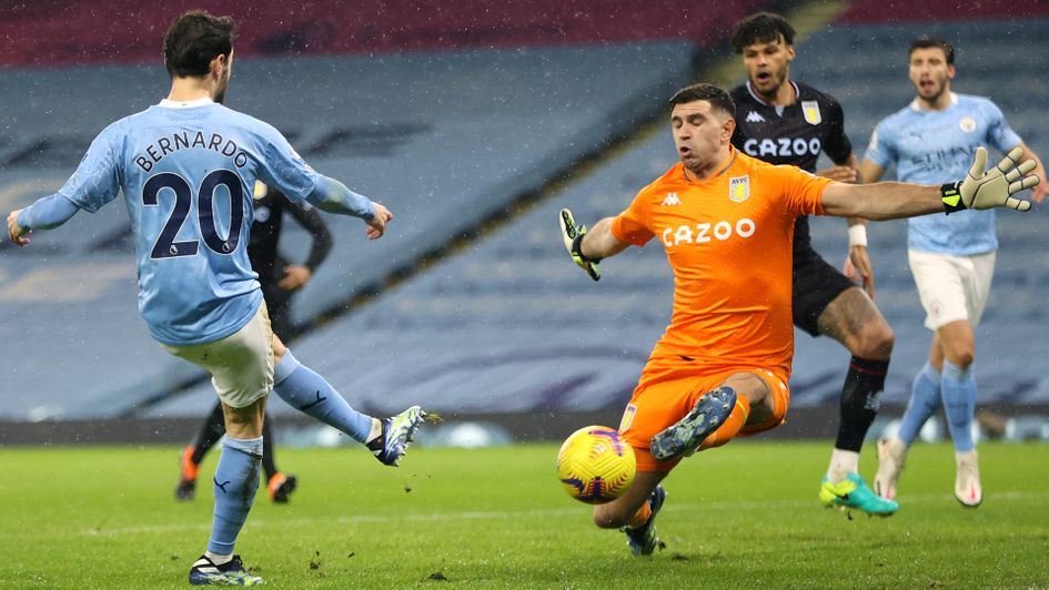 Bernardo Silva is denied by Emi Martinez