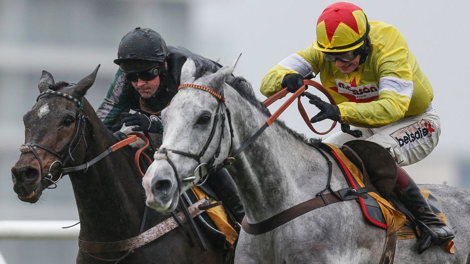 Altior is about to sweep past Politologue