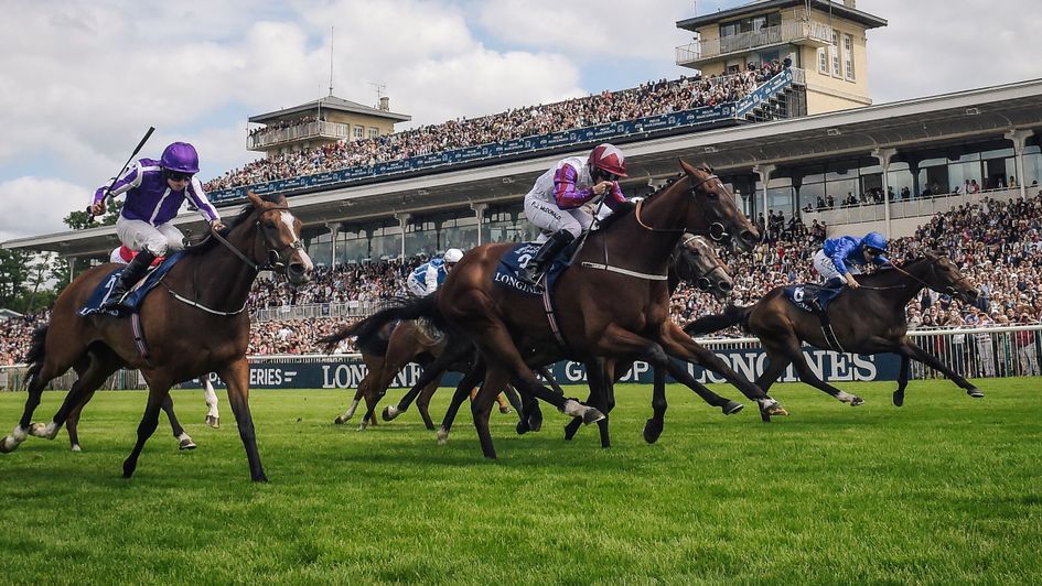 Laurens (centre) winning the French Oaks