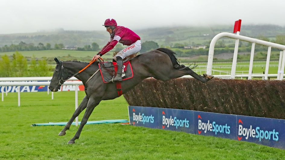 Delta Work cruises to an easy win