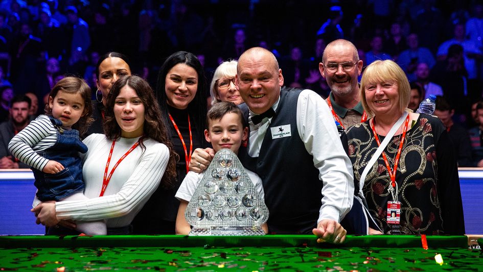 Stuart Bingham and his family celebrate