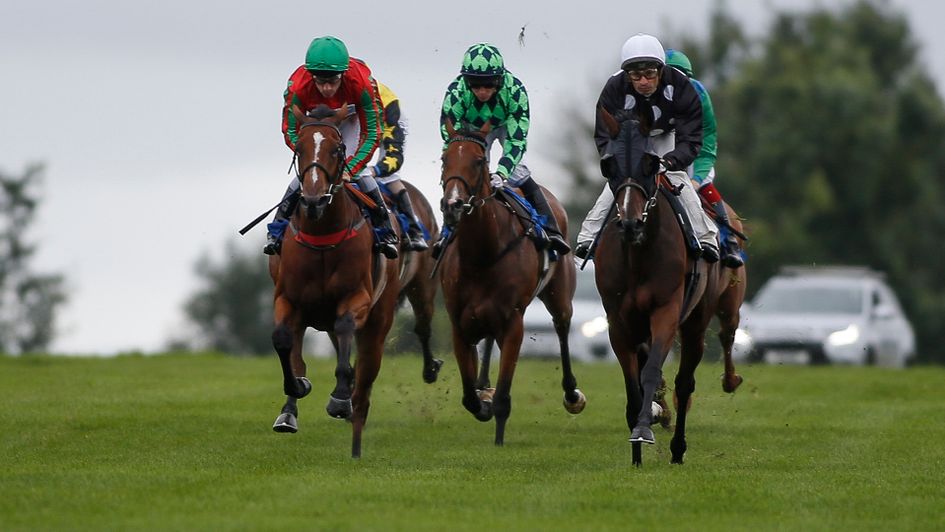 Pacharana (c) follows Silver Link (l) and Really Super