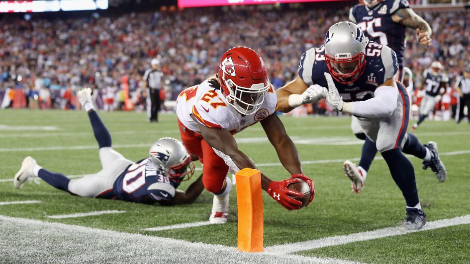 Kareem Hunt goes over for the Chiefs