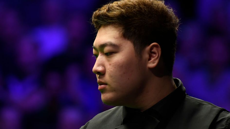 Yan Bingtao rallied to beat Neil Robertson