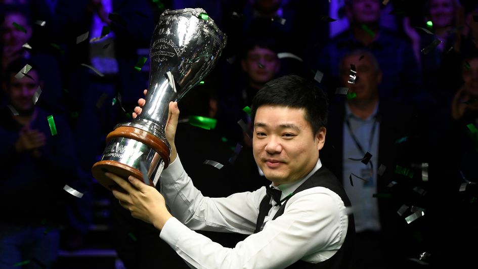Ding Junhui celebrates