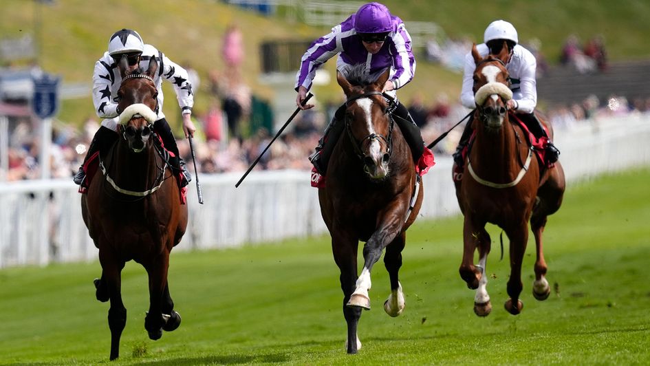 Illinois (centre) gallops to victory at Chester