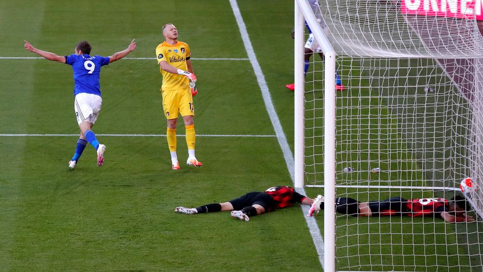 Jame Vardy celebrates after putting Leicester ahead