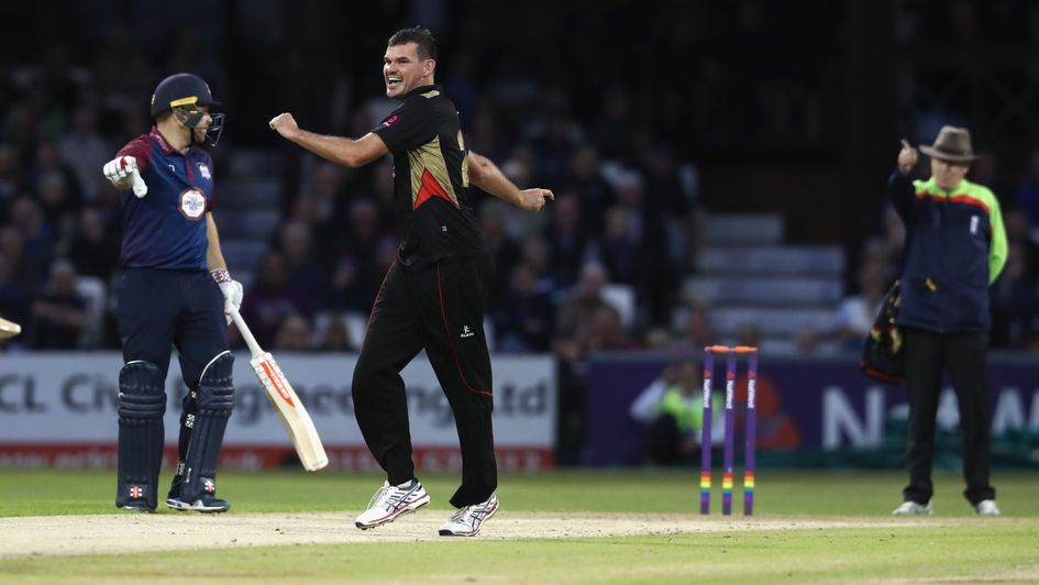 Clint McKay tops the bowling charts