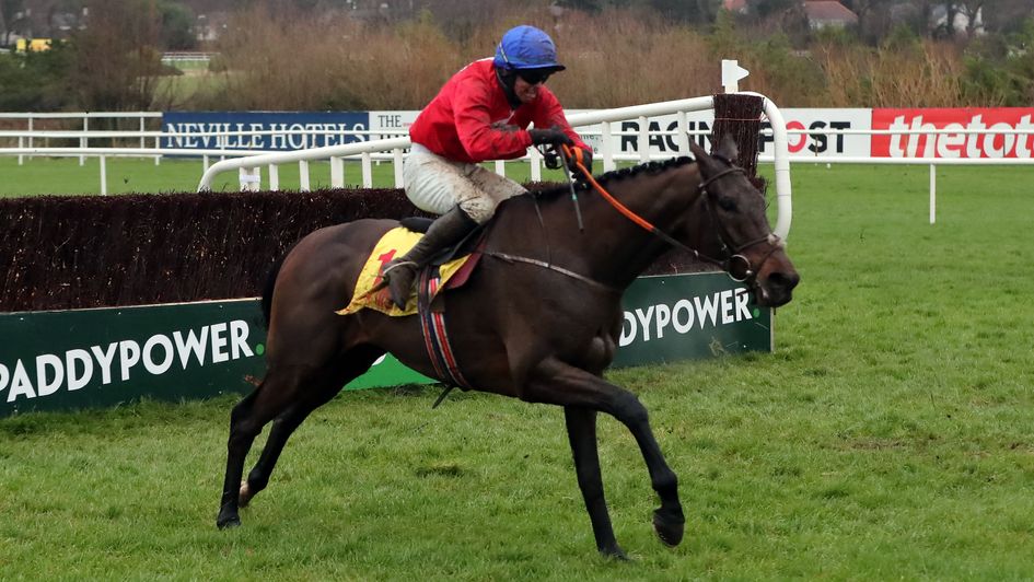 A Plus Tard on his way to winning the Savills Chase