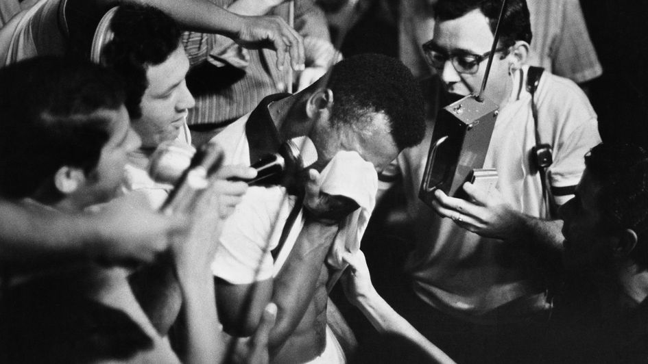 Pele couldn't hold back the tears after his 1000th goal