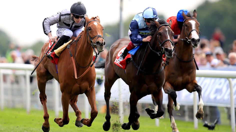 Blond Me wins the Middleton