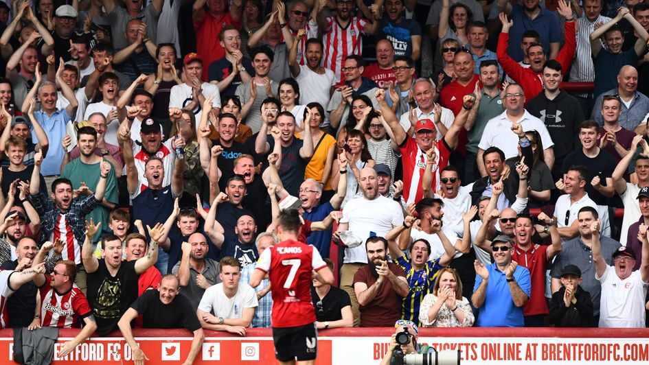 Sergi Canos celebrates his goal against Leeds