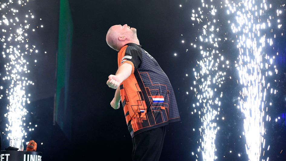 Raymond van Barneveld (Picture: Michael Cooper/PDC)