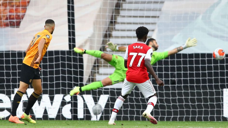 Bukayo Saka scores against Wolves