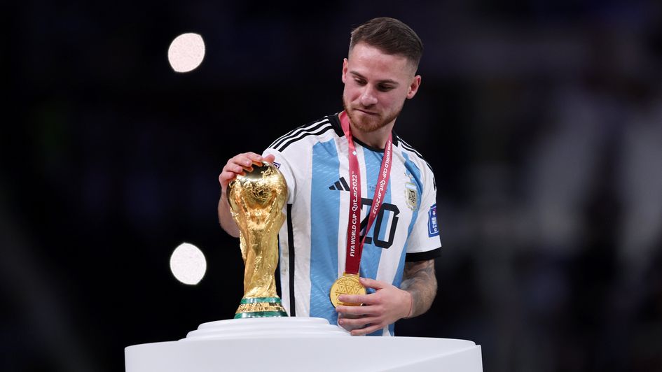 Alexis Mac Allister with the World Cup