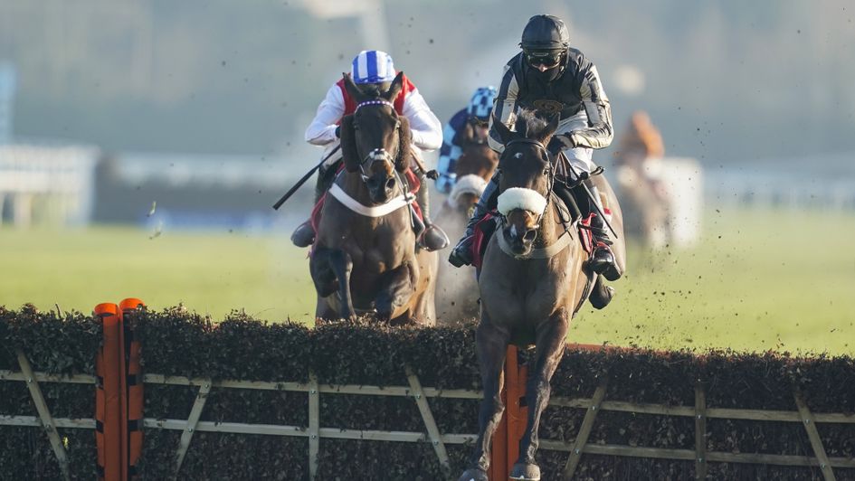 McFabulous wins the Relkeel at Kempton