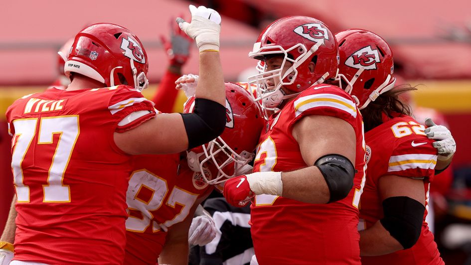 The Kansas City Chiefs celebrate a Travis Kelce touchdown