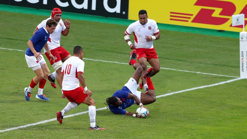 Alivereti Raka scores France's second try