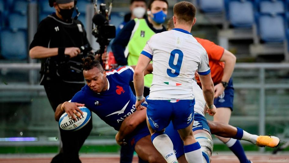 Teddy Thomas scores his second try