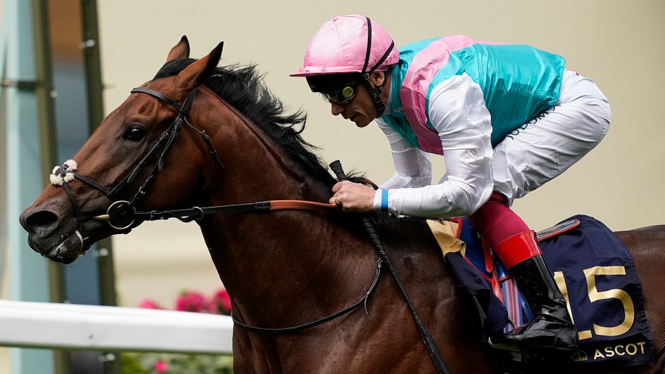 Sangarius and Frankie Dettori win the Hampton Court