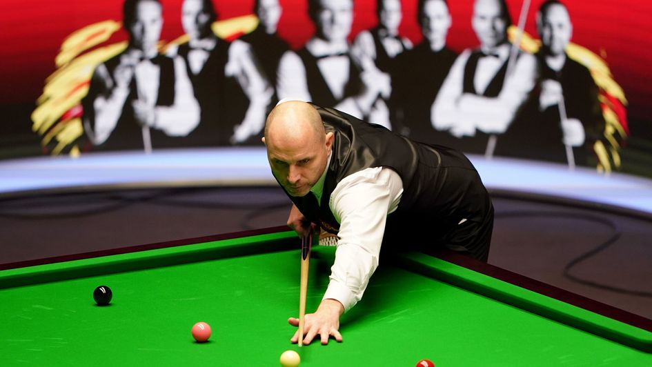 Joe Perry won the opening match at the Masters