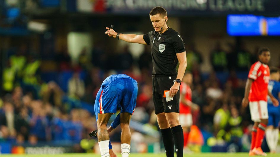 Joao Pedro being shown a red card against Benfica