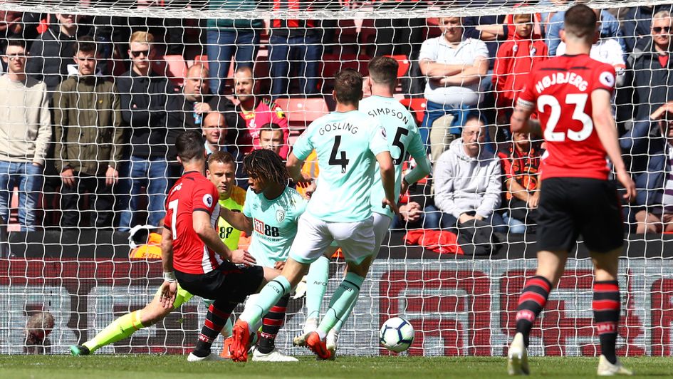 Shane Long puts Southampton 1-0 up against Southampton after 12 minutes