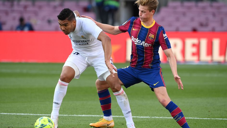 Casimero holds off Frenkie De Jong in El Clasico