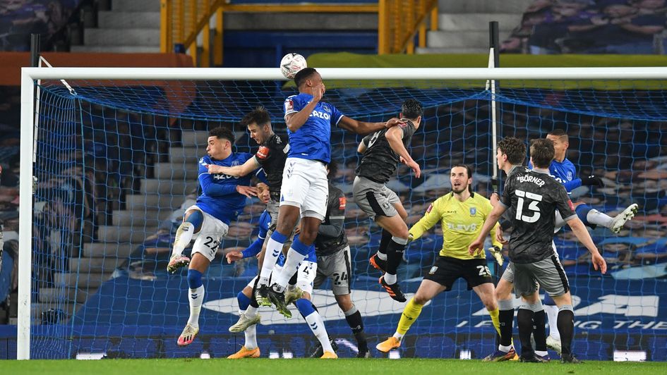 Yerry Mina scores for Everton