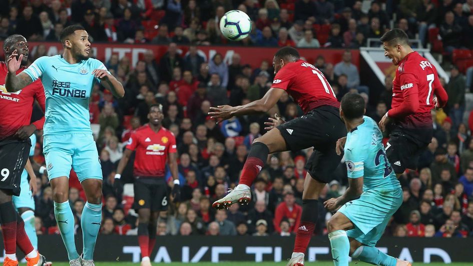 Alexis Sanchez scores the winner for Man Utd against Newcastle