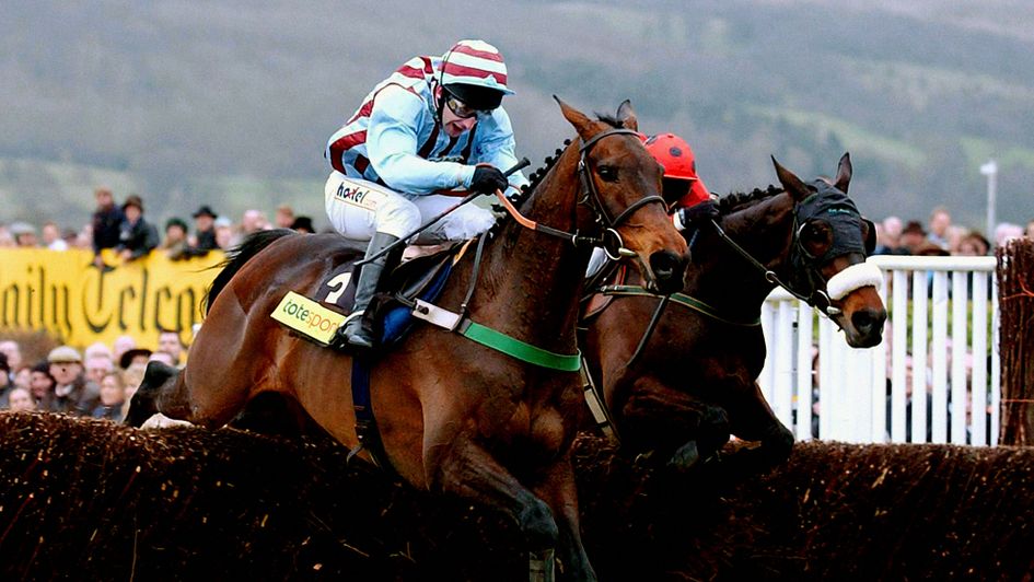 Best Mate on his way to a third Gold Cup win