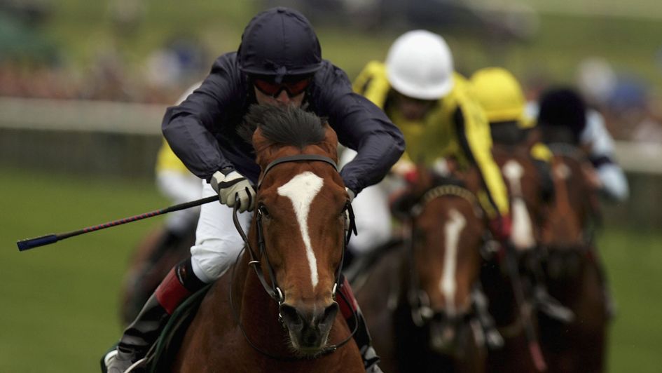 George Washington is away and clear under Kieren Fallon