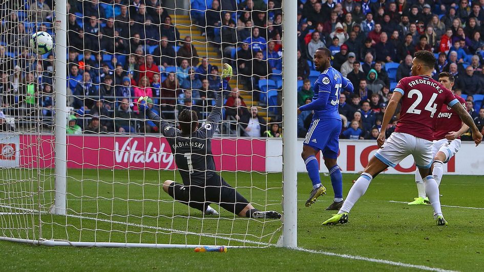 Junior Hoilett scores for Cardiff against West Ham
