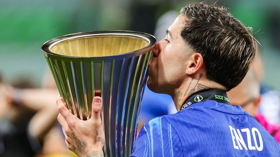 Enzo Fernandez with the Conference League trophy