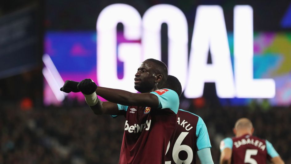 Cheikhou Kouyate celebrates